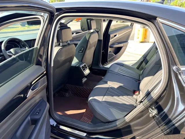 Volkswagen Passat — Фото автомобиля 10