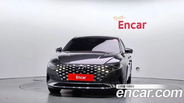 Hyundai Grandeur Новый Grandeur IG 3.0 LPi (Для маломобильных пассажиров) — Фото автомобиля 3
