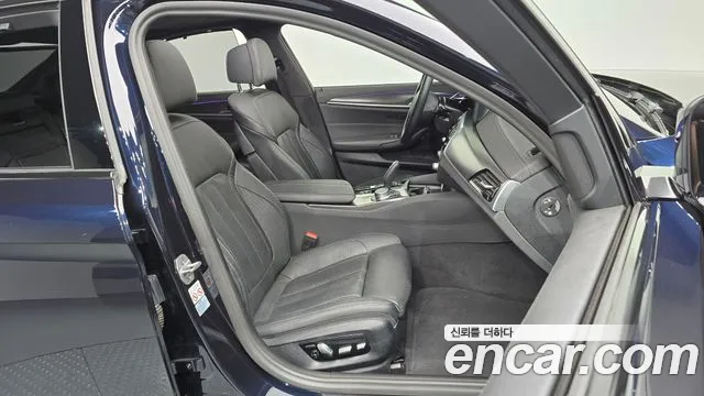 BMW 5 Series G30 — Фото автомобиля 26