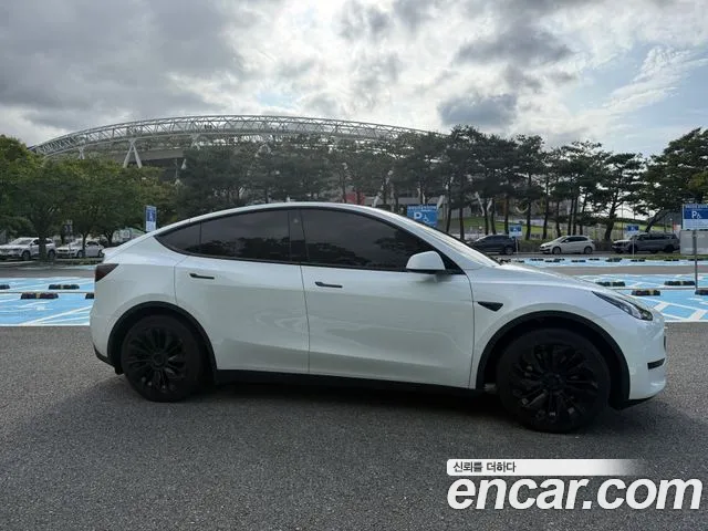 Tesla Model Y — Фото автомобиля 5