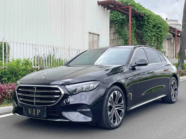 Фотография автомобиля — Mercedes-Benz E-Class