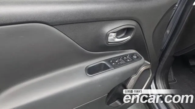 Jeep Renegade — Фото автомобиля 24