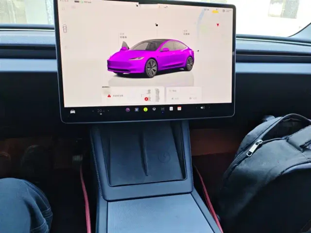 Tesla Model 3 — Фото автомобиля 5