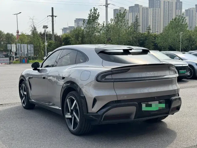 Xiaomi YU7 — Фото автомобиля 9