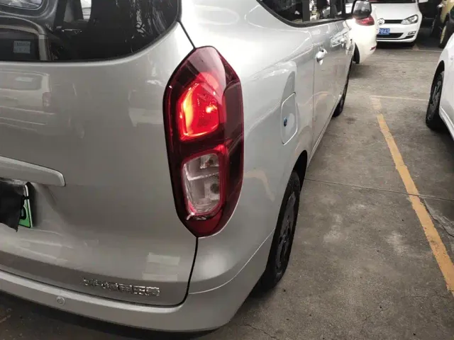 Wuling Hongguang — Фото автомобиля 23