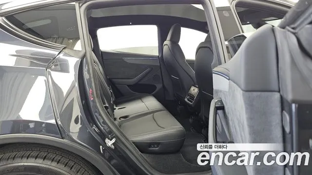 Tesla Model Y — Фото автомобиля 18