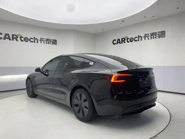 Tesla Model 3 — Фото автомобиля 7