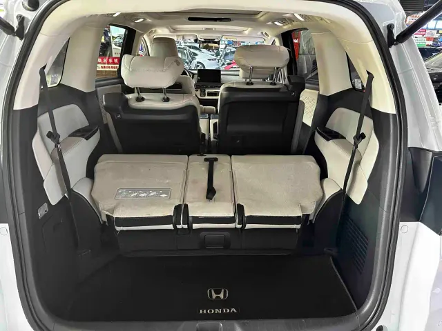 Honda Elysion — Фото автомобиля 8