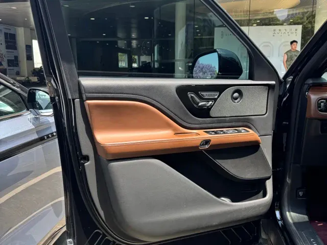 Lincoln Aviator — Фото автомобиля 25