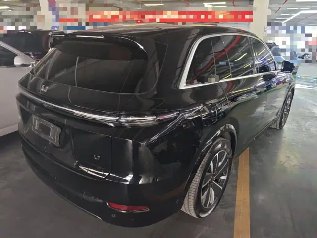 Li Auto L7 — Фото автомобиля 6