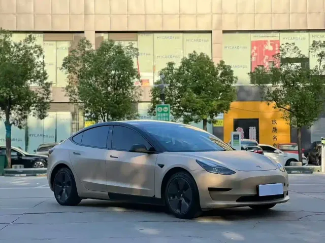 Tesla Model 3 — Фото автомобиля 3