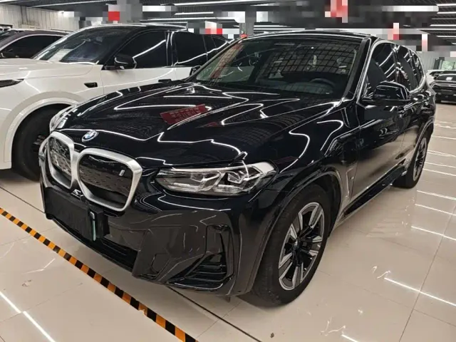 Фотография автомобиля — BMW iX3