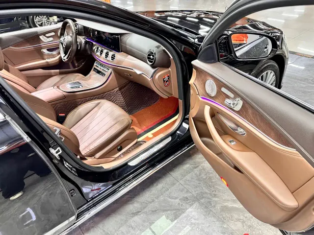 Mercedes-Benz E-Class — Фото автомобиля 20