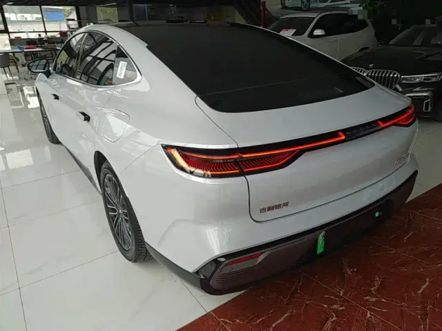 Geely Galaxy Xingyao 8 — Фото автомобиля 4