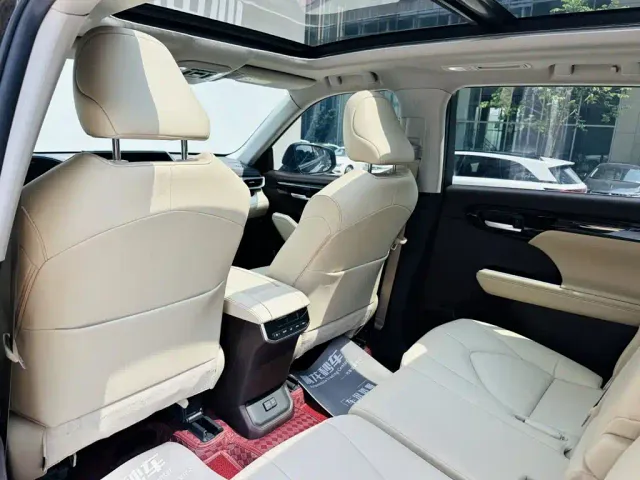 Toyota Highlander — Фото автомобиля 10