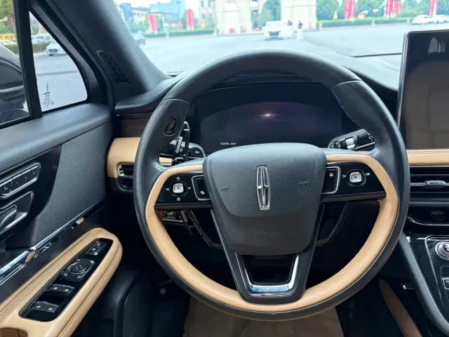 Lincoln Corsair — Фото автомобиля 9