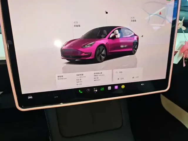 Tesla Model 3 — Фото автомобиля 11