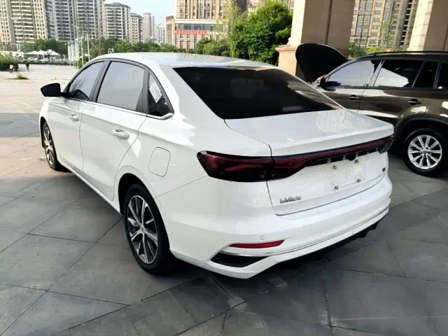 Geely Emgrand — Фото автомобиля 4