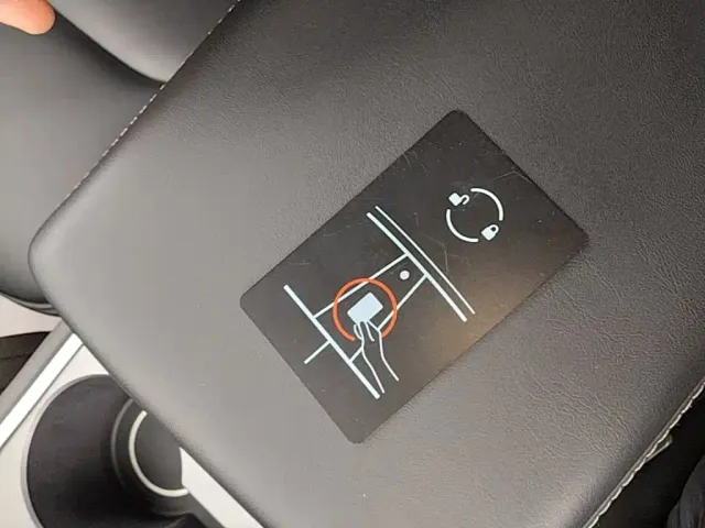Tesla Model 3 — Фото автомобиля 8