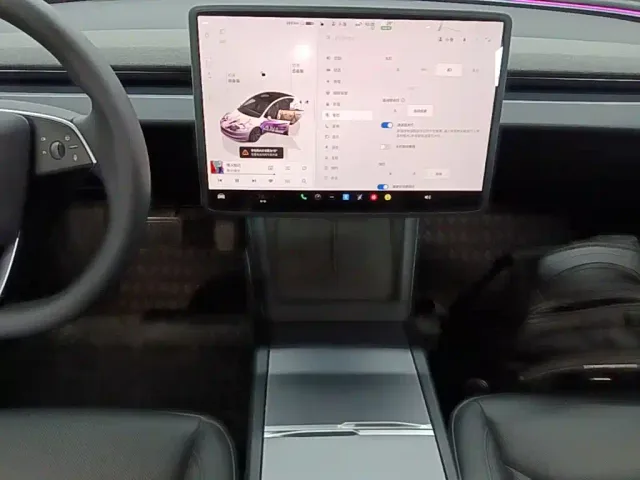 Tesla Model 3 — Фото автомобиля 12