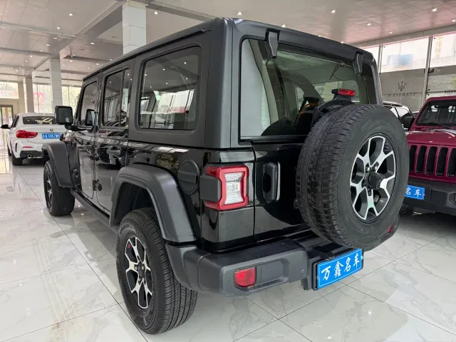 Jeep Wrangler — Фото автомобиля 15