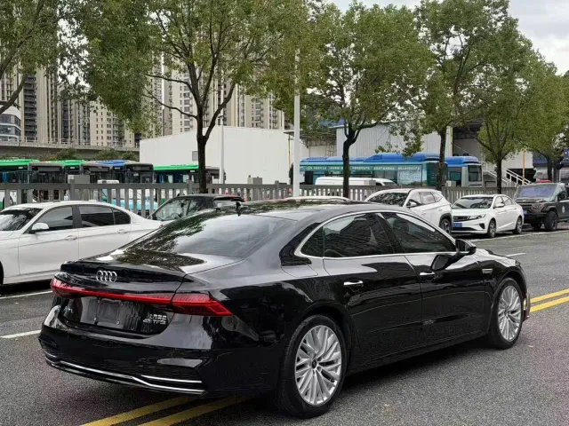 Audi A7L — Фото автомобиля 4