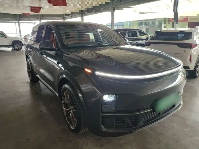 Li Auto L8 — Фото автомобиля 3
