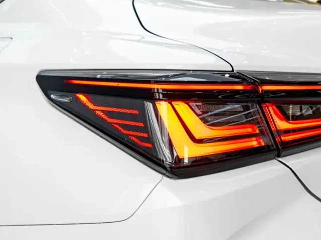 Lexus ES — Фото автомобиля 9