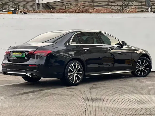 Mercedes-Benz E-Class — Фото автомобиля 8