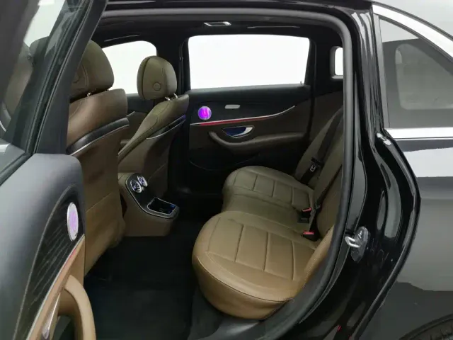 Mercedes-Benz E-Class — Фото автомобиля 15