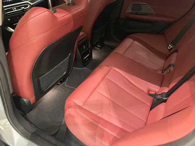 BMW i4 — Фото автомобиля 7