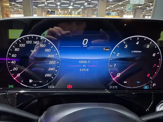 Mercedes-Benz E-Class — Фото автомобиля 6