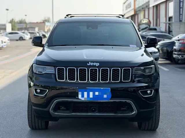 Jeep Grand Cherokee — Фото автомобиля 2