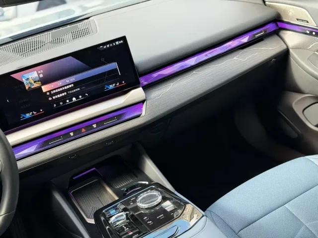 BMW i5 — Фото автомобиля 5