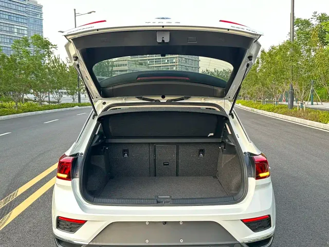 Volkswagen T-Roc — Фото автомобиля 10