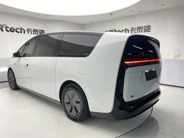 Li Auto MEGA — Фото автомобиля 7