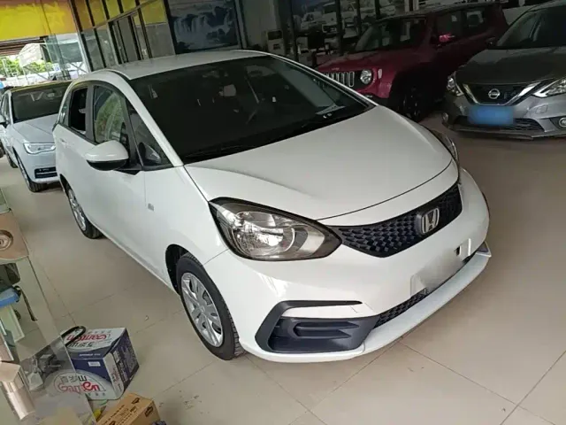Honda Fit — Фото автомобиля 3