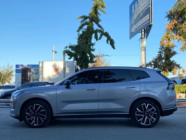 Volvo XC70 Plug-in Hybrid — Фото автомобиля 3