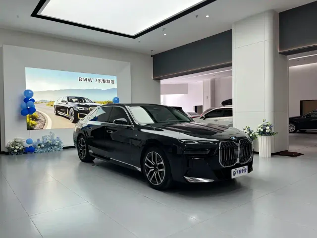 BMW 7 Series — Фото автомобиля 3
