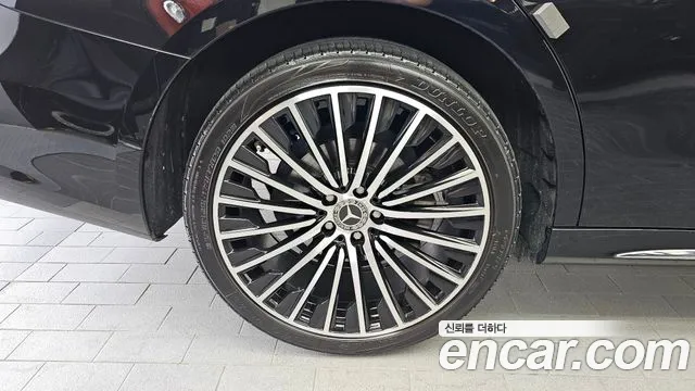Mercedes-Benz E-Class — Фото автомобиля 4