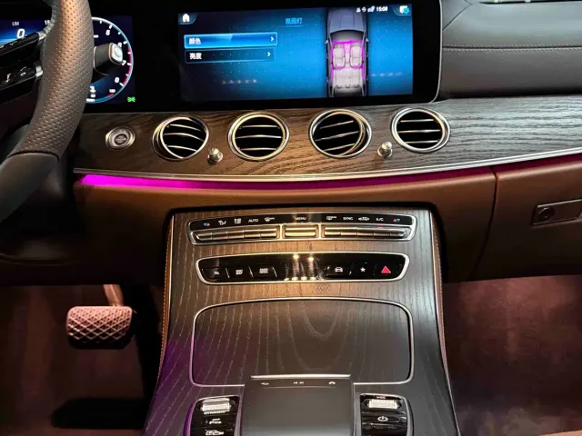 Mercedes-Benz E-Class — Фото автомобиля 17