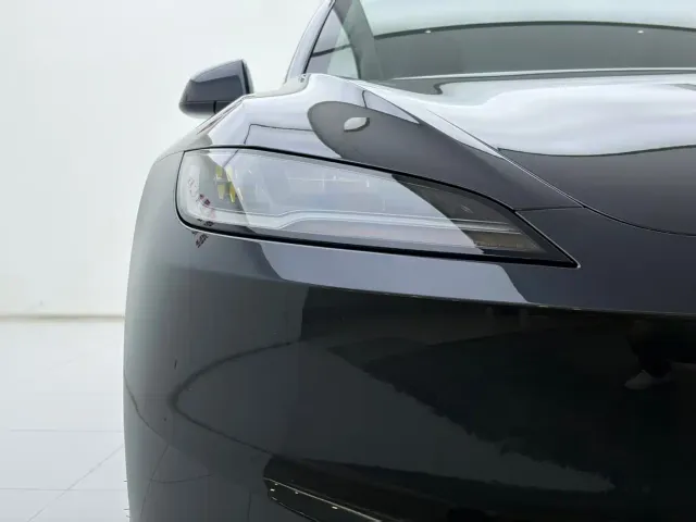 Tesla Model 3 — Фото автомобиля 22