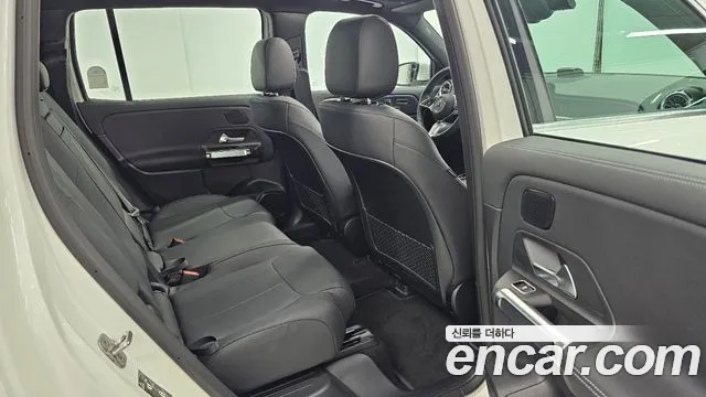 Mercedes-Benz EQB — Фото автомобиля 10