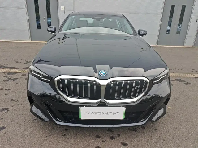 BMW BMW i5 2025 eDrive 35L M Sport Package — Фото автомобиля 2
