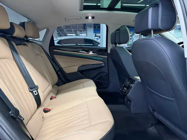Volkswagen Passat — Фото автомобиля 8