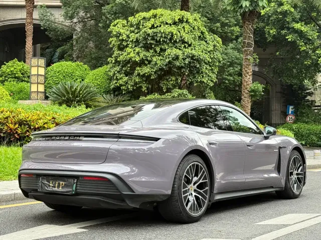 Porsche Taycan — Фото автомобиля 30