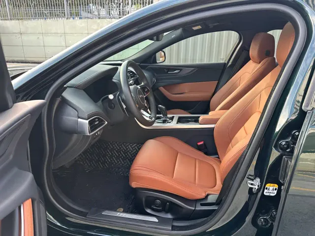 Jaguar XEL — Фото автомобиля 4