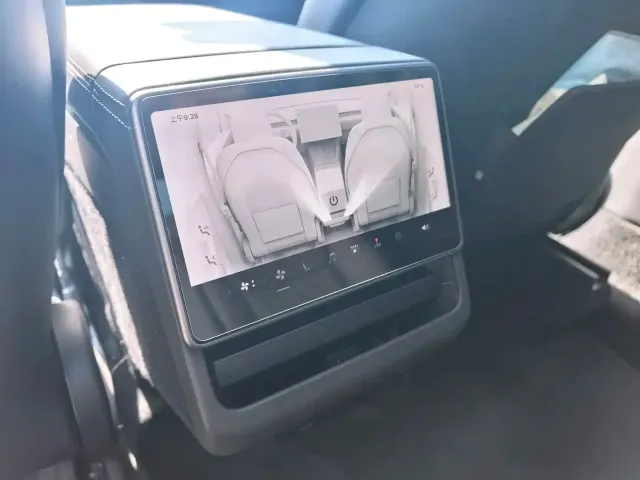 Tesla Model Y — Фото автомобиля 15