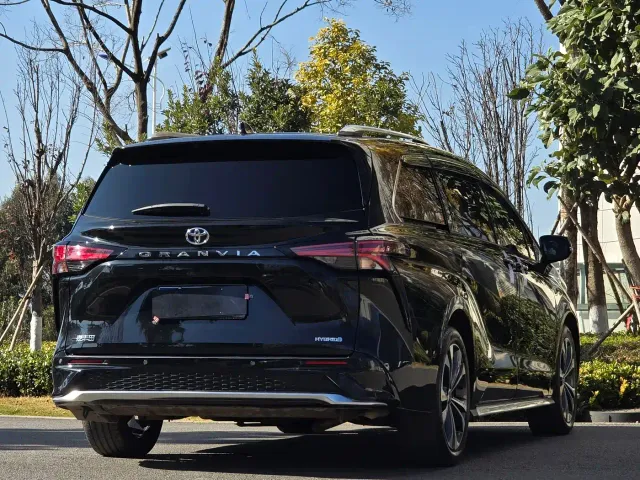 Toyota Granvia — Фото автомобиля 6