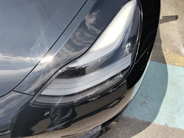 Tesla Model 3 — Фото автомобиля 5